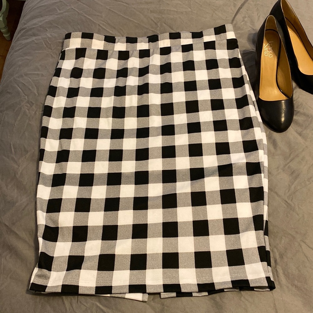 Torrid Sz 1 Black and White Gingham Pencil Skirt